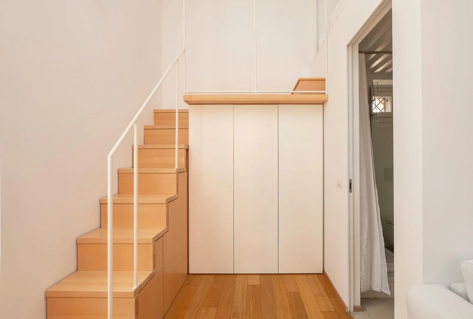 Xenia Apartments - Attic Studio Apartment In Chinatown Milan