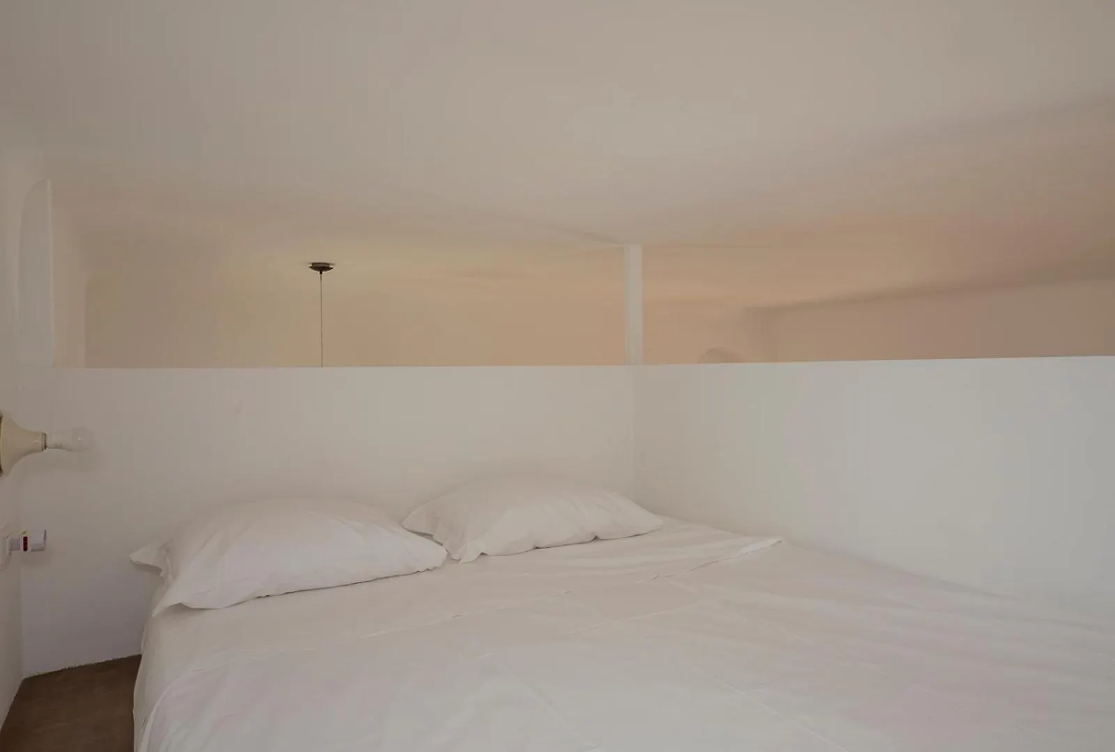 Xenia Apartments - Attic Studio Apartment In Chinatown Milan