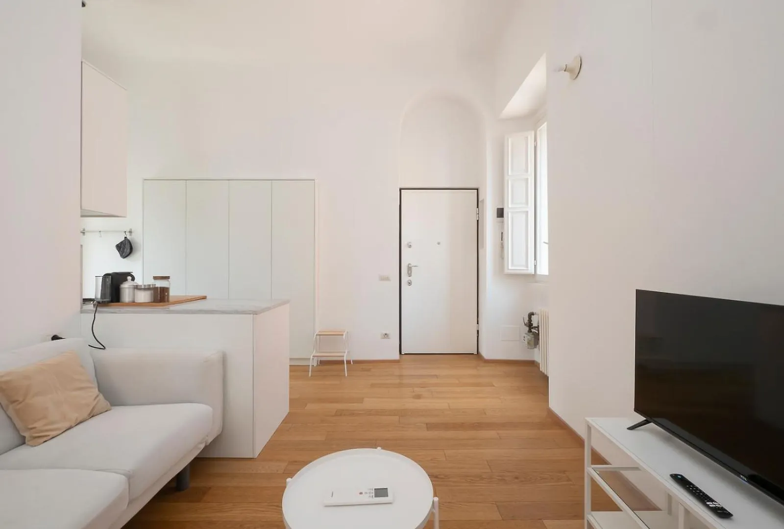 Xenia Apartments - Attic Studio Apartment In Chinatown Milan