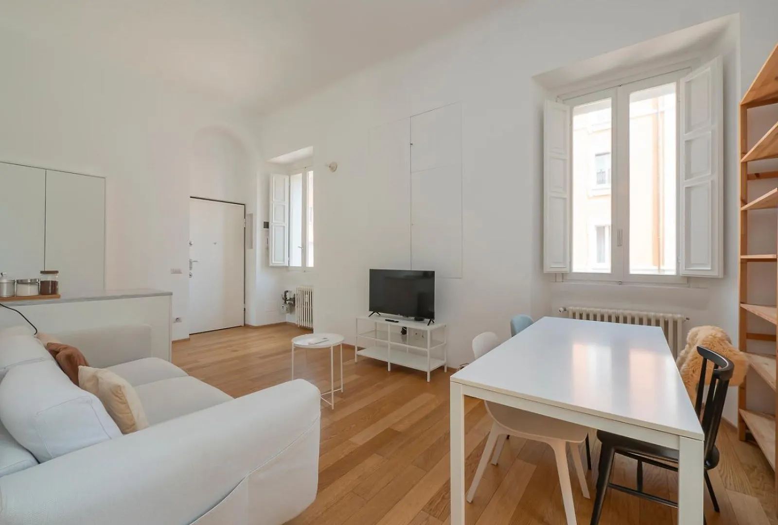 Xenia Apartments - Attic Studio Apartment In Chinatown Milan