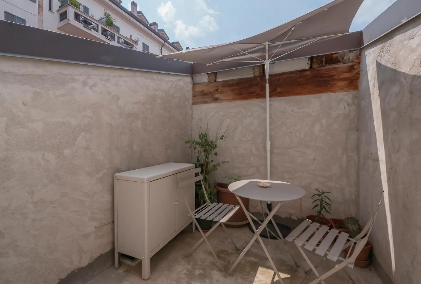 Xenia Apartments - Attic Studio Apartment In Chinatown Milan