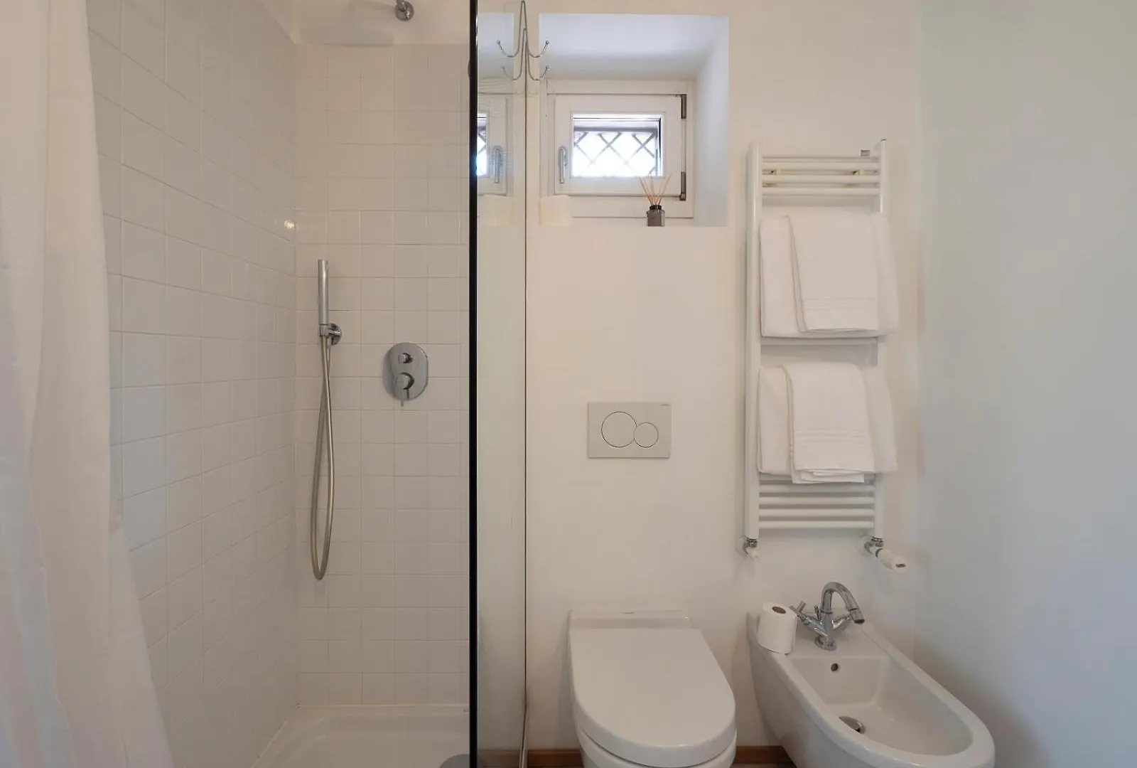 Xenia Apartments - Attic Studio Apartment In Chinatown Milan